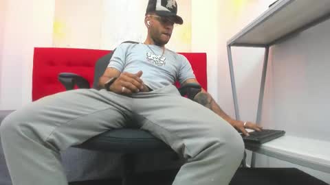   online show from 12-04-25, 08:17