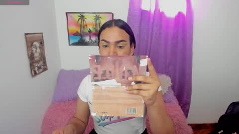 Snapshot of andrys_hot chatting on 10-24-25, 09:11 Andrys online show from 10-24-25, 09:11