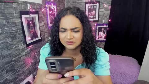 Snapshot of andrys_hot chatting on 11-28-25, 12:35 Andrys online show from 11-28-25, 12:35