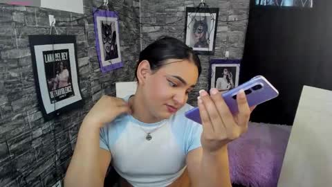 Snapshot of andrys_hot chatting on 01-17-26, 10:13 Andrys online show from 01-17-26, 10:13