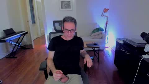 Snapshot of andy0pandi chatting on 12-12-24, 08:25 Andrew online show from 12-12-24, 08:25