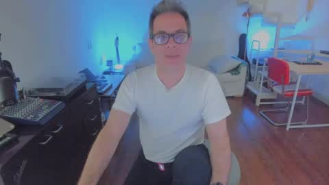 Snapshot of andy0pandi chatting on 10-02-25, 12:17 Andrew online show from 10-02-25, 12:17