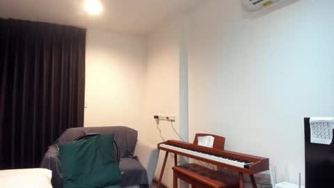 Snapshot of andy_hunk chatting on 11-06-25, 02:56 Andrew online show from 11-06-25, 02:56