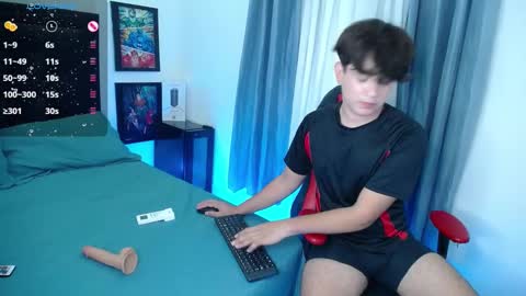 Snapshot of andyboy_19 chatting on 12-04-24, 11:46 andy online show from 12-04-24, 11:46