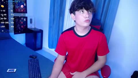 Snapshot of andyboy_19 chatting on 12-18-24, 11:51 andy online show from 12-18-24, 11:51