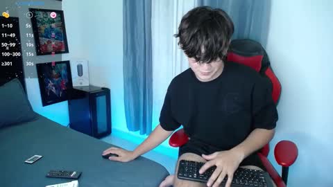 Snapshot of andyboy_19 chatting on 12-26-24, 11:35 andy online show from 12-26-24, 11:35