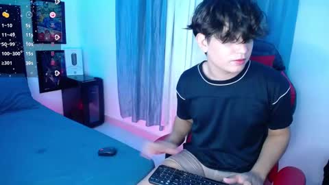 Snapshot of andyboy_19 chatting on 01-22-25, 12:16 andy online show from 01-22-25, 12:16