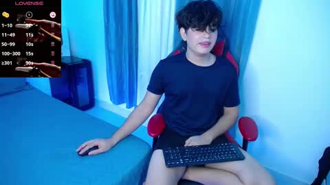 Snapshot of andyboy_19 chatting on 01-29-25, 10:11 andy online show from 01-29-25, 10:11