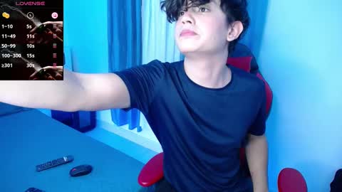 Snapshot of andyboy_19 chatting on 01-30-25, 01:33 andy online show from 01-30-25, 01:33