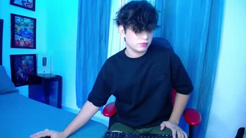 Snapshot of andyboy_19 chatting on 02-10-25, 10:19 andy online show from 02-10-25, 10:19