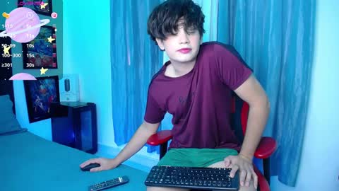 Snapshot of andyboy_19 chatting on 02-18-25, 10:14 andy online show from 02-18-25, 10:14