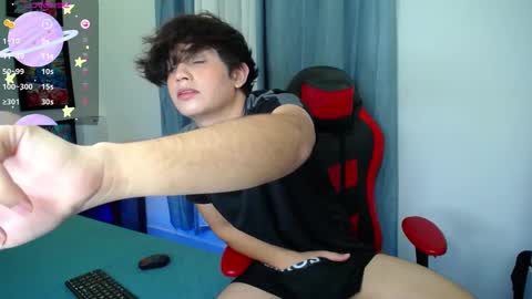 Snapshot of andyboy_19 chatting on 02-27-25, 12:43 andy online show from 02-27-25, 12:43