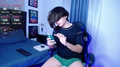 Snapshot of andyboy_19 chatting on 10-01-25, 11:44 andy online show from 10-01-25, 11:44