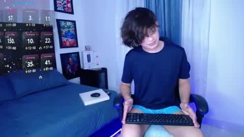 Snapshot of andyboy_19 chatting on 10-03-25, 11:57 andy online show from 10-03-25, 11:57