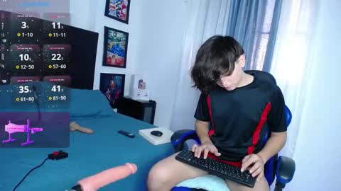 Snapshot of andyboy_19 chatting on 10-09-25, 10:08 andy online show from 10-09-25, 10:08