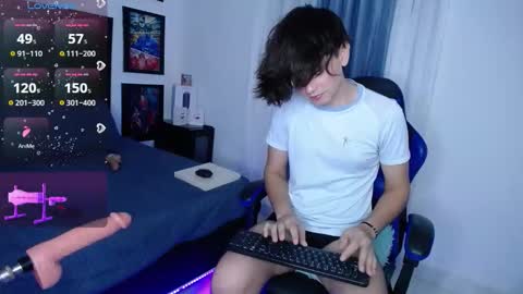 Snapshot of andyboy_19 chatting on 10-27-25, 10:36 andy online show from 10-27-25, 10:36