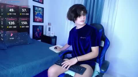 Snapshot of andyboy_19 chatting on 10-28-25, 10:34 andy online show from 10-28-25, 10:34