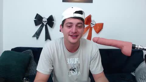 Snapshot of andyfame1 chatting on 10-26-25, 04:40 Andy Fame online show from 10-26-25, 04:40