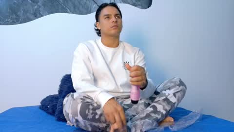 andyhot__ online show from 04-27-26, 12:03