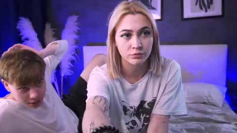 Snapshot of andyjey_ chatting on 09-25-25, 06:44 Mandy and Andy online show from 09-25-25, 06:44