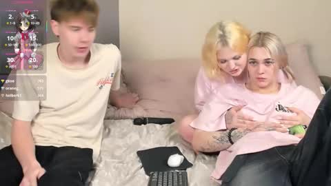 Snapshot of andyjey_ chatting on 10-05-25, 12:31 Mandy and Andy online show from 10-05-25, 12:31