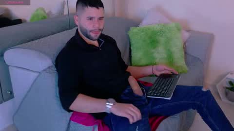 Snapshot of andyknoxx chatting on 02-06-26, 05:12 Andy online show from 02-06-26, 05:12