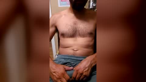Snapshot of andyroony chatting on 06-17-26, 07:33 andyroony online show from 06-17-26, 07:33