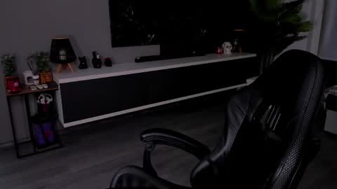 Snapshot of anemariejolie chatting on 07-13-26, 07:16 Anne online show from 07-13-26, 07:16