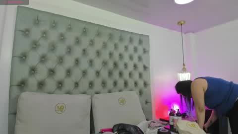Snapshot of anette_cooper chatting on 05-25-26, 03:23 anette_cooper online show from 05-25-26, 03:23