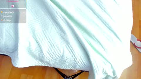 Snapshot of angel_avni chatting on 09-21-25, 03:35 Angel online show from 09-21-25, 03:35