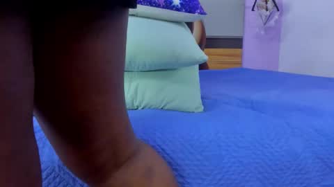 Snapshot of angel_avni chatting on 10-26-25, 04:07 Angel online show from 10-26-25, 04:07