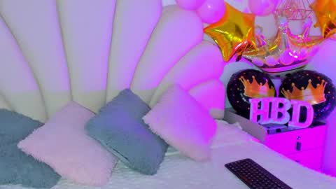 Angel online show from 06-17-26, 01:12
