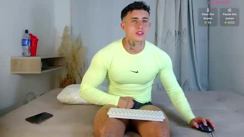 angel_boy01 online show from 04-30-26, 02:07