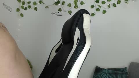 Snapshot of angel_curl chatting on 01-16-26, 08:13 Angel Curl online show from 01-16-26, 08:13