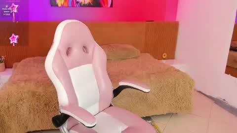 Snapshot of angel_cute2 chatting on 06-15-26, 06:32 Angelica online show from 06-15-26, 06:32