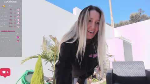 Snapshot of angel_danm_milf chatting on 01-16-25, 11:37 Patricia - online show from 01-16-25, 11:37