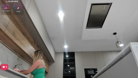 Snapshot of angel_danm_milf chatting on 02-06-25, 04:25 Patricia - online show from 02-06-25, 04:25