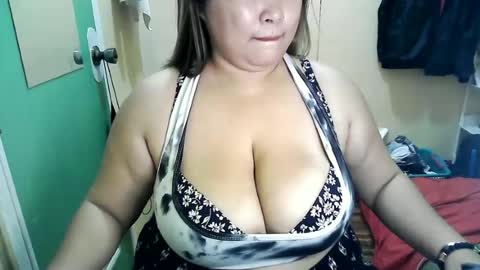 Snapshot of angel_fuckxx6969 chatting on 05-15-26, 12:28 angel_fuckxx6969 online show from 05-15-26, 12:28