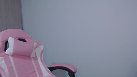 Snapshot of angel_girl10 chatting on 01-06-26, 12:03 Angel Girl online show from 01-06-26, 12:03