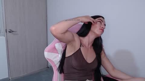 Snapshot of angel_girl10 chatting on 02-12-26, 08:37 Angel Girl online show from 02-12-26, 08:37