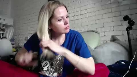 Snapshot of angel_girllovemy chatting on 02-14-25, 09:56 ANGEL online show from 02-14-25, 09:56