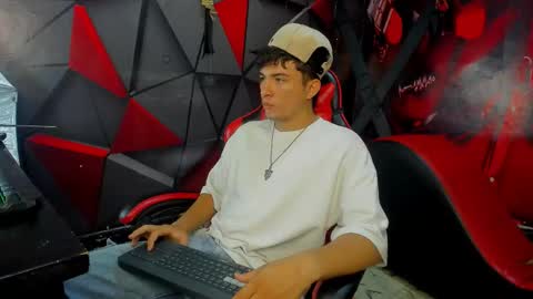 Snapshot of angel_latinboy23 chatting on 11-23-25, 09:25 Angel online show from 11-23-25, 09:25