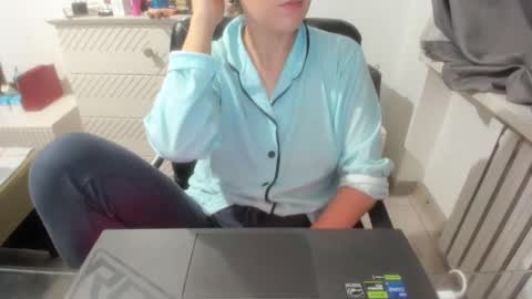 Snapshot of angel_lee__ chatting on 02-09-25, 12:19 angel_lee__ online show from 02-09-25, 12:19