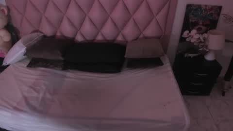 Snapshot of angel_light888 chatting on 01-04-25, 02:14 Angel online show from 01-04-25, 02:14