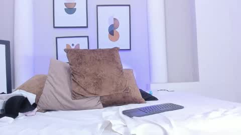 Snapshot of angel_light888 chatting on 01-25-25, 03:19 Angel online show from 01-25-25, 03:19