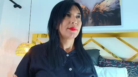Snapshot of angel_perverted1 chatting on 06-01-26, 11:23 Nicolle online show from 06-01-26, 11:23