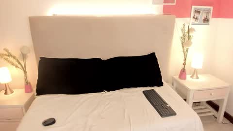 angel_velvet_ online show from 09-20-25, 01:01