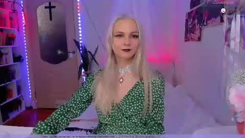 Frida A boost to fortune for the one who gives a thumbs up and a bonus lucky for those who support me by joining the fanclub online show from 06-26-26, 03:38