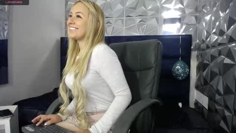 Snapshot of angel_white25 chatting on 12-22-25, 11:51 Angel online show from 12-22-25, 11:51