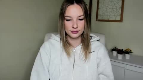 Snapshot of angela21babe chatting on 01-19-26, 09:24 Angela online show from 01-19-26, 09:24